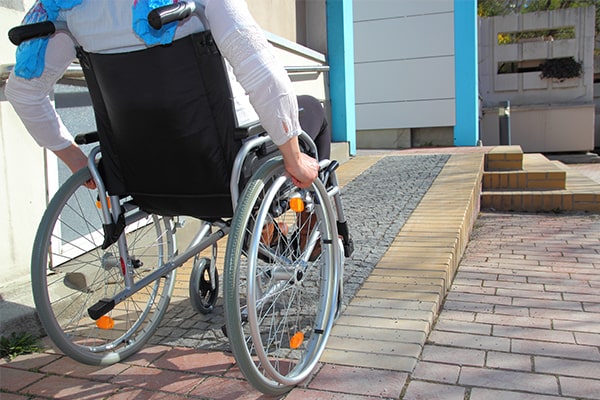 Accessibilité aux personnes à mobilité réduite pour les ERP